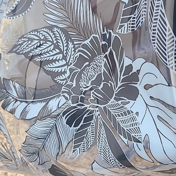 PINK Victoria's Secret Blue Leaf Print Tote With Accesory Pouch - Picture 3 of 6